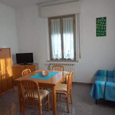 Casa Di Adele Con Giardino Privato A 150 Mt Dal Mare Casa vacanze *
