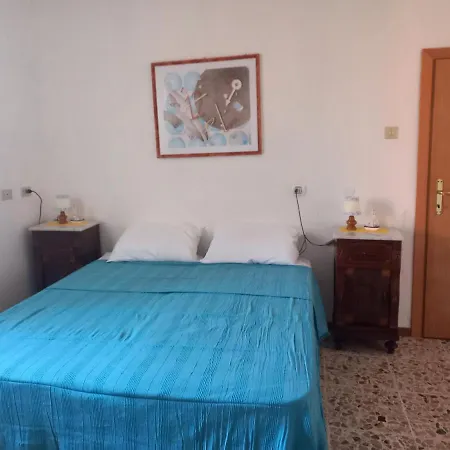 Casa Di Adele Con Giardino Privato A 150 Mt Dal Mare Casa vacanze
