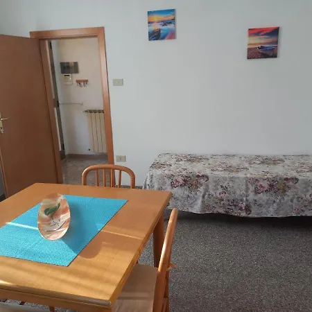 Casa Di Adele Con Giardino Privato A 150 Mt Dal Mare Casa vacanze *