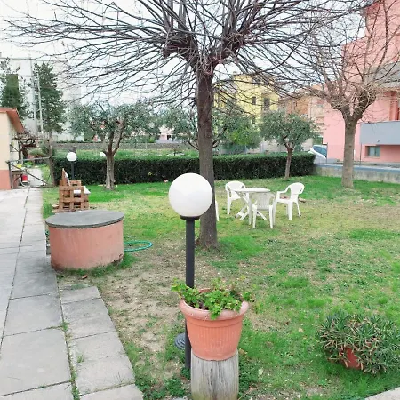 Casa Di Adele Con Giardino Privato A 150 Mt Dal Mare