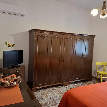Casa Di Adele Con Giardino Privato A 150 Mt Dal Mare Holiday home