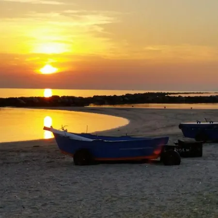 Casa Di Adele Con Giardino Privato A 150 Mt Dal Mare 度假居 *